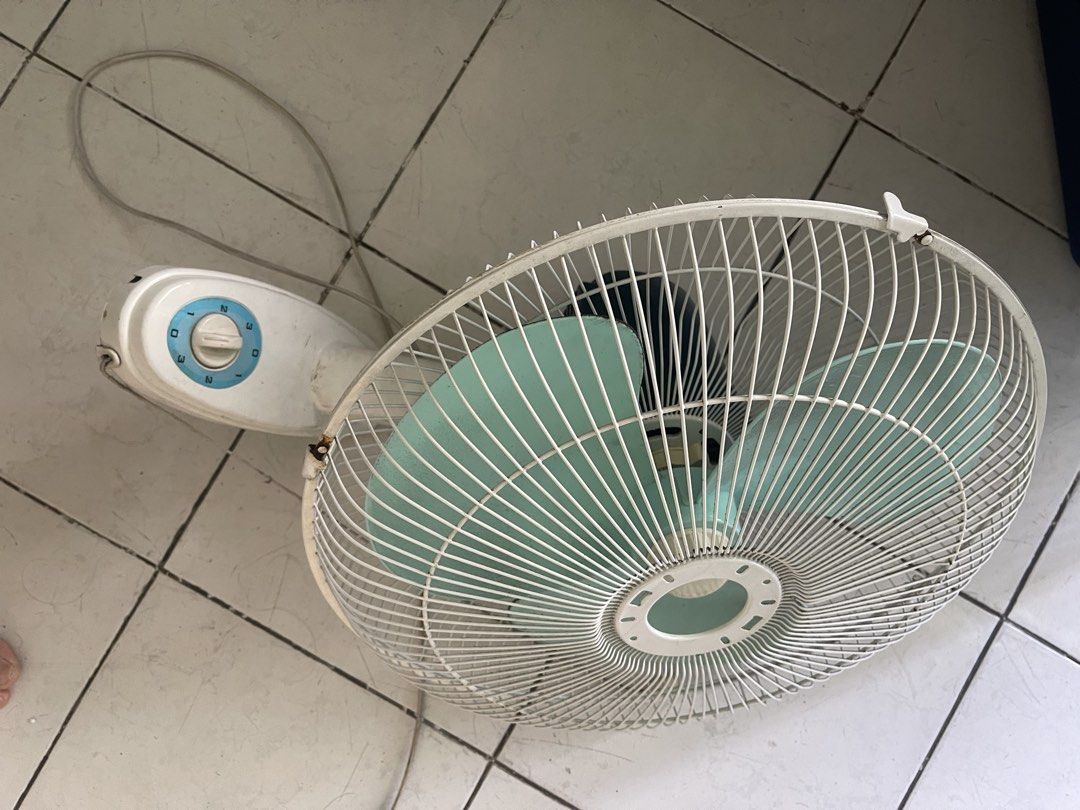 White and turquoise wall fan with speed control (Category: Fans) located in Manila. Submitted by pasaybestfinds (Listing ID 1470760967, Image 1). Description: - Type: Wall-mounted electric fan - Color: White body with striking turquoise blades - Speed Control: 3 adjustable speed settings (0-3) - Safety: Sturdy metal wire cage protection - Power: Long cord with standard plug for any wall outlet - Best For: Small rooms, kitchens, offices, and tight