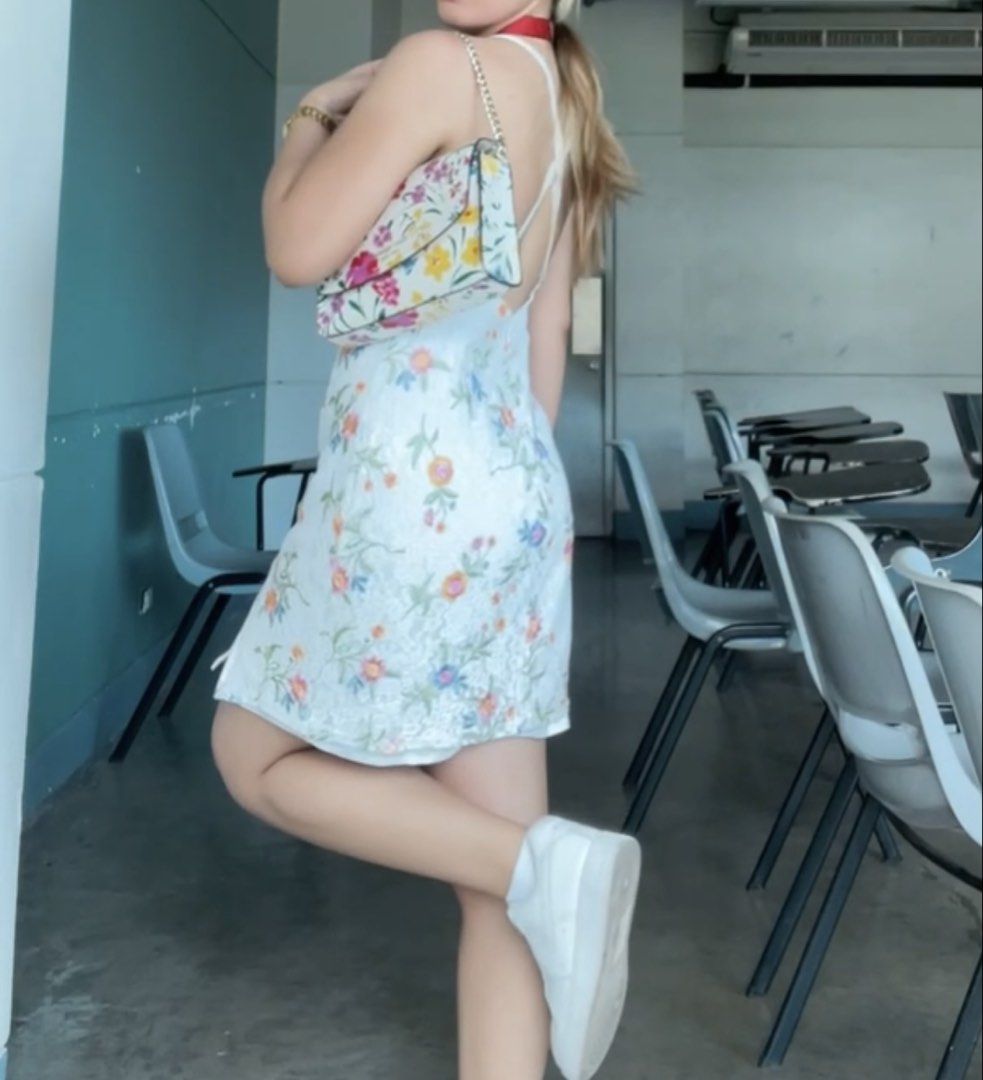 White Floral Backless Mini Dress (Category: Dresses) located in Cavite. Submitted by lizafernandez (Listing ID 1470801536, Image 2). Description: .