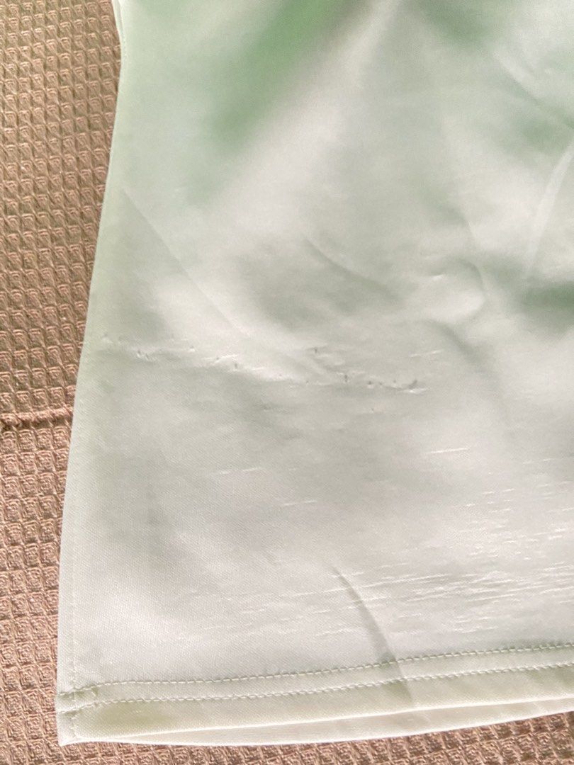 White Flowy Blouse (Category: Blouses) located in Quezon City. Submitted by rbiityr (Listing ID 1470846242, Image 2). Description: off-white / cream color (medyo diff sa pic bcs of lighting) cute flowy top pang church or casual wear ! con is meron siyang parang scratch damage, although not really noticeable.