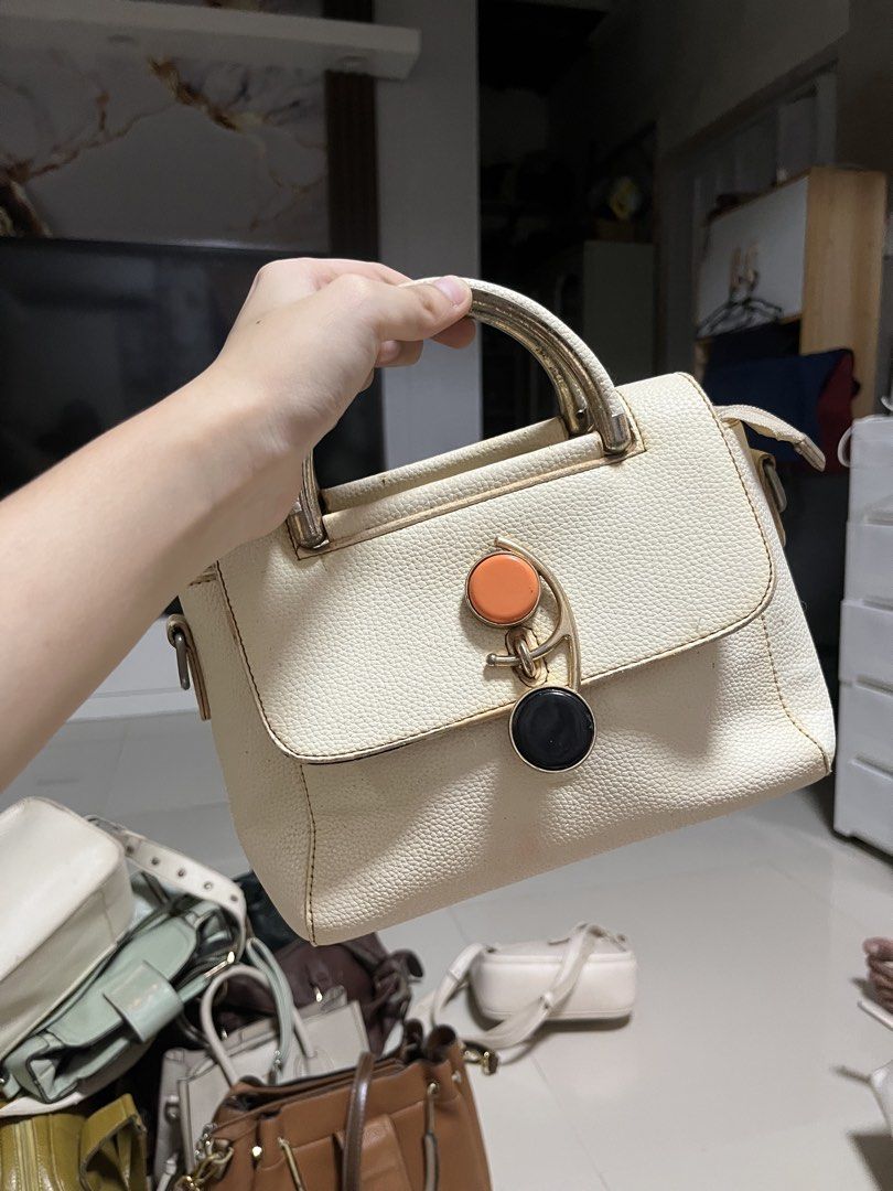 White Handbag with Decorative Lock Charm (Category: Shoulder Bags) located in General Trias. Submitted by walterwhiteyo (Listing ID 1470766007, Image 1). Description: see photos for the details pls!.