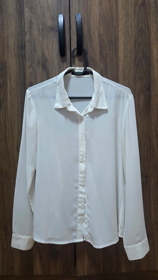 White long sleeve button down collar blouse (Category: Blouses) located in Manila. Submitted by stuff.gaming (Listing ID 1470805968, Image 1). Description: - Color: Classic White - Style: Minimalist, clean, and versatile - Features: Pointed collar, button front closure, structured cuffs - Fabric: Lightweight and slightly sheer - Fit: Standard fit through the body - Occasion: Great for office wear or casual weekend styling - Condition: Brand new /