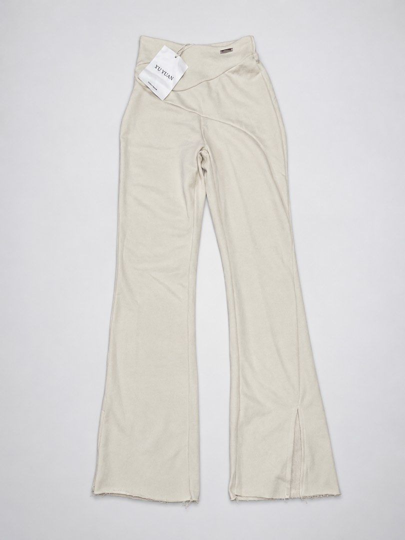 White pants (Category: Other Bottoms) located in Manila. Submitted by sandy_05_shark (Listing ID 1470923582, Image 1). Description: Size small to medium.