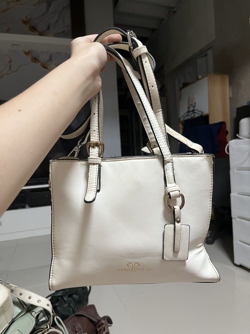 White shoulder bag (Category: Shoulder Bags) located in General Trias. Submitted by walterwhiteyo (Listing ID 1470766009, Image 1). Description: see photos for the details pls!.