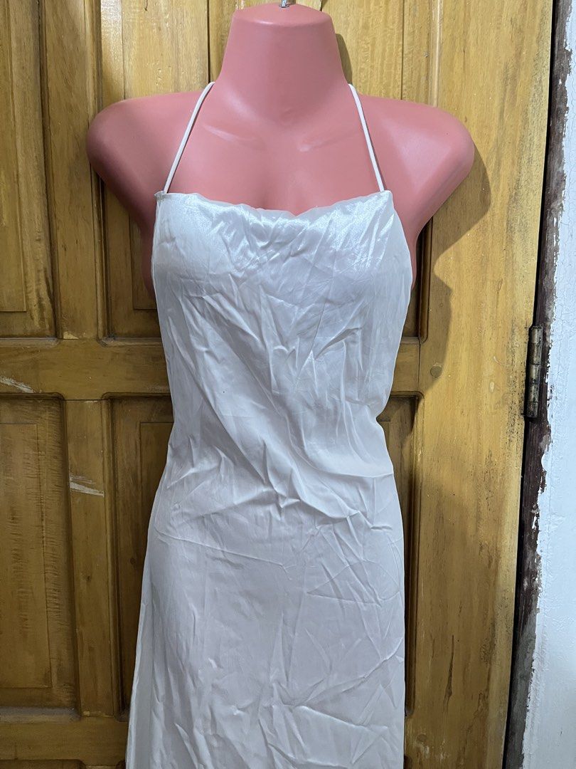 White Silk Stain Backless Event Long Maxi Dress (Category: Dresses) located in Cabanatuan. Submitted by winx_closeth (Listing ID 1470821427, Image 2). Description: Floor length W/ back zipper Flaws are in the photo (stain is washable) .
