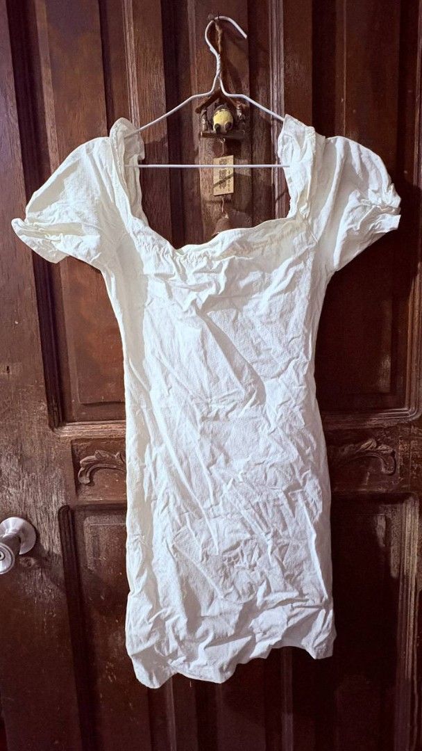 White square neck mini dress puff sleeves (Category: Dresses) located in Manila. Submitted by jaysieseva620 (Listing ID 1470827999, Image 2). Description: - Color: White - Style: Mini dress with fitted silhouette and short length - Details: Square neckline, cute puff sleeves, and textured fabric - Fit: Pullover style, easy to wear - Condition: Brand new/preloved, currently wrinkled from storage - Perfect for: Casual outings, dates, and weekend la