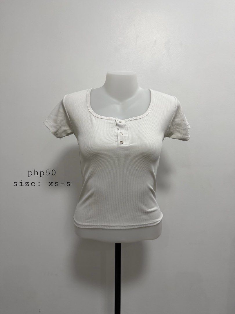 White Top (Category: Blouses) located in Antipolo. Submitted by nlknn_ (Listing ID 1470841463, Image 1). Description: .