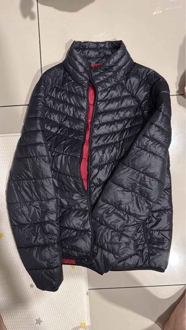 winter jacket (Category: Coats, Jackets and Outerwear) located in Klang. Submitted by mscorner (Listing ID 1470918934, Image 1). Description: 冬装.
