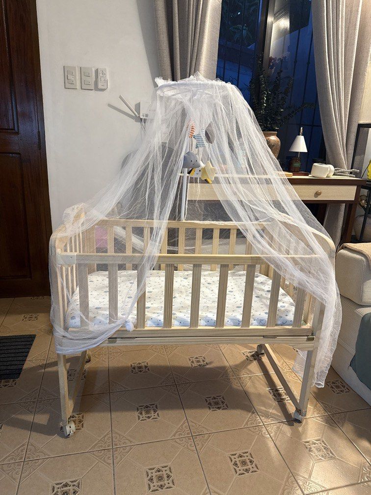 Wooden Crib (Category: Cots & Cribs) located in San Pedro. Submitted by space4peace (Listing ID 1470913285, Image 1). Description: .