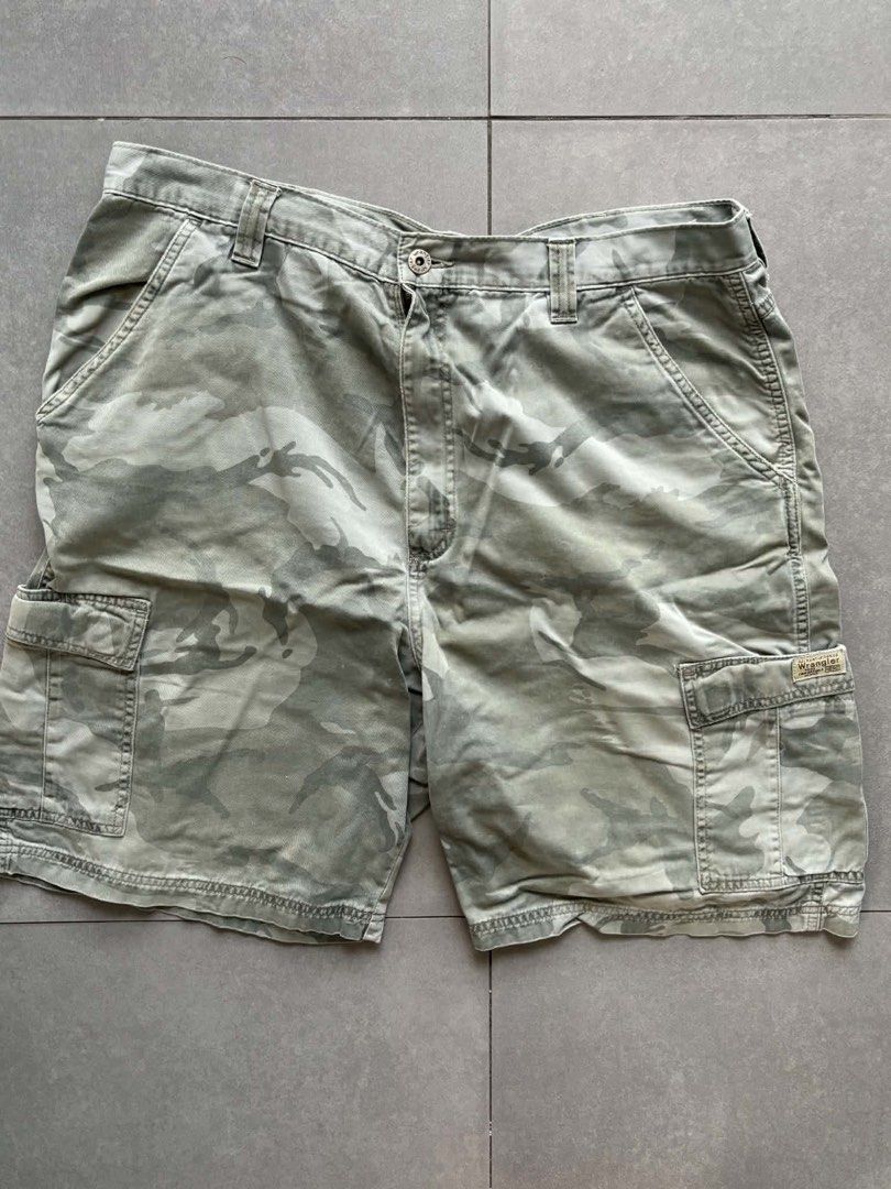 Wrangler Camo Jorts (Category: Shorts) located in Cavite. Submitted by skydebelen62804 (Listing ID 1470863635, Image 2). Description: Waist 36 Length 22 Nego for sure buyer.