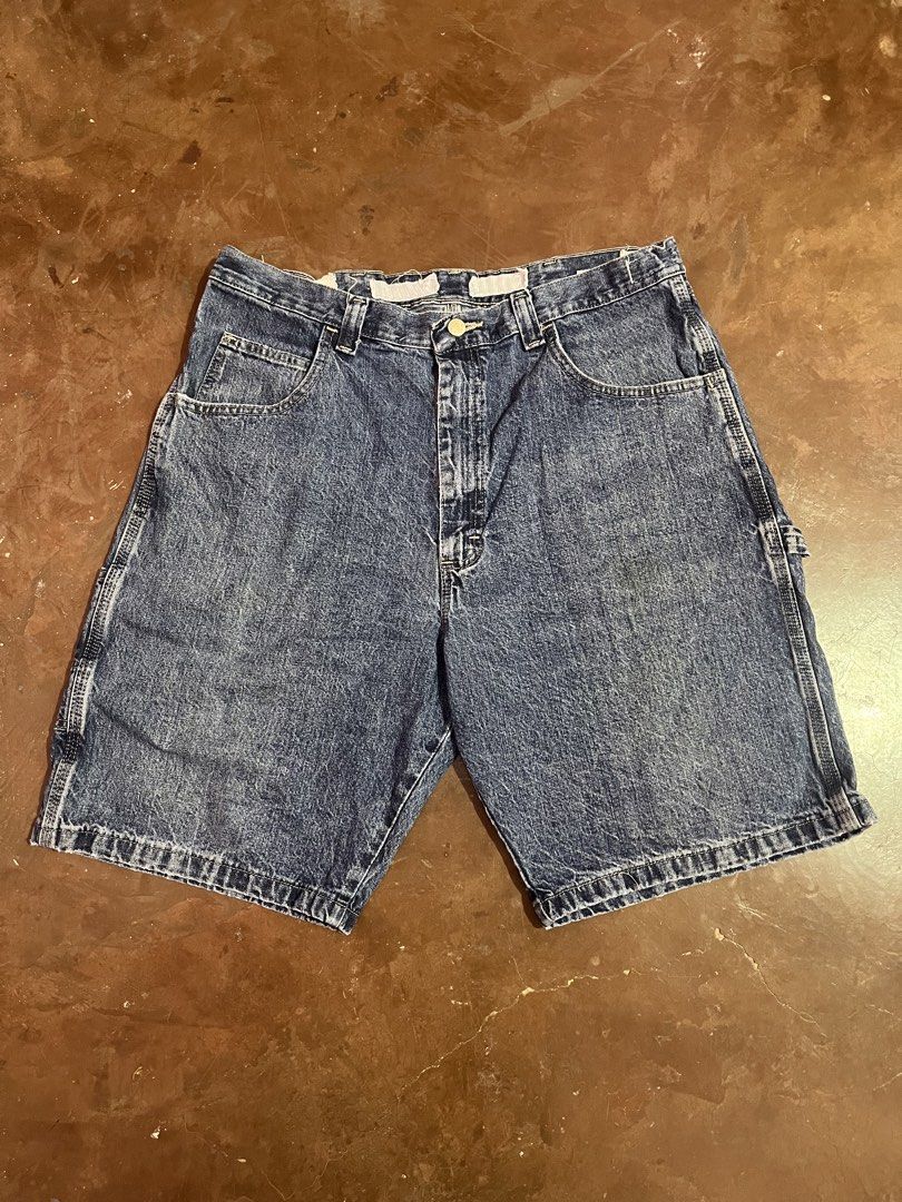 WRANGLER Carpenter jorts (Category: Shorts) located in Ipil. Submitted by cris_1999_fire (Listing ID 1470796899, Image 2). Description: Wrangler carpenter jorts Waist:34-36 Length:22 Excellent Issue: last 2 pic.