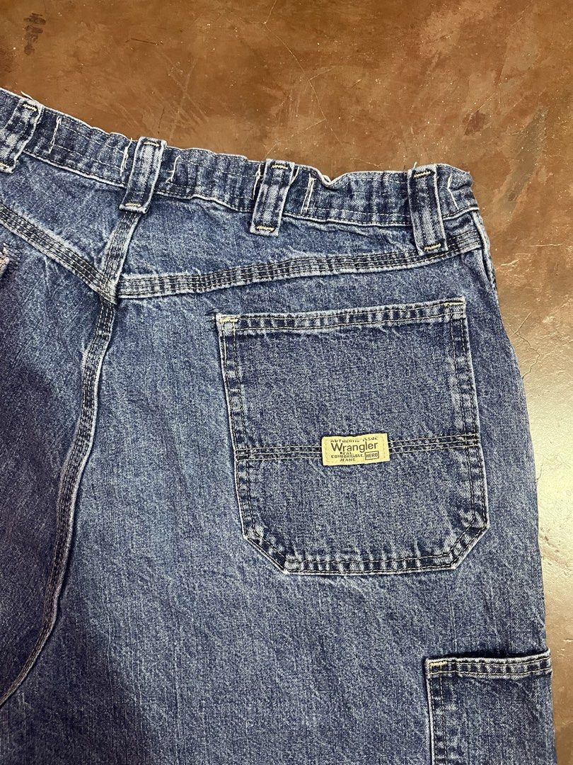 WRANGLER Carpenter jorts (Category: Shorts) located in Ipil. Submitted by cris_1999_fire (Listing ID 1470796899, Image 3). Description: Wrangler carpenter jorts Waist:34-36 Length:22 Excellent Issue: last 2 pic.