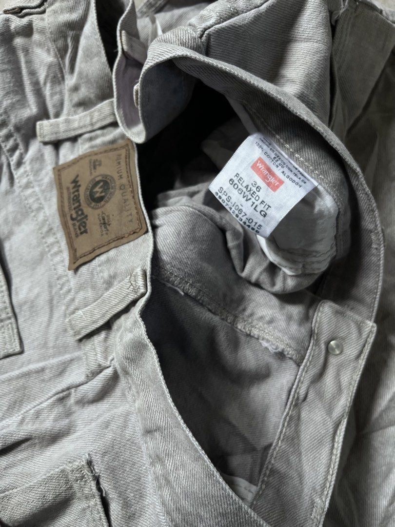 WRANGLER GRAY JORTS🔥 (Category: Shorts) located in Manila. Submitted by damnthrift (Listing ID 1470758322, Image 3). Description: WAIST 36📍 EXCELLENT CONDITION GOOD AS NEW🔥.