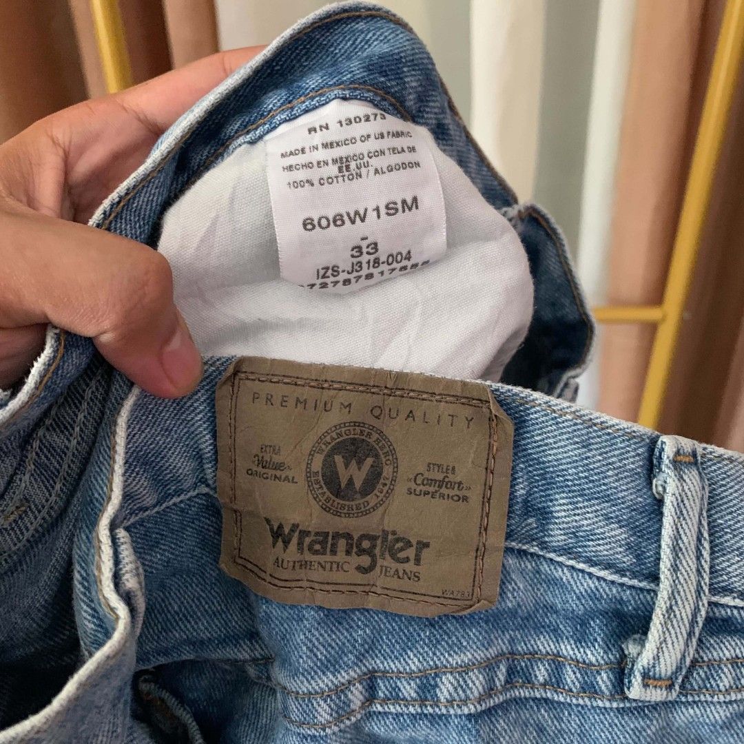 WRANGLER LIGHT WASHED JORTS (Category: Jeans) located in Binalonan. Submitted by thrift_on2022 (Listing ID 1470876575, Image 3). Description: W - 32 L - 20.5 HEM - 11 Excellent condition✅ Send offers directly📩.