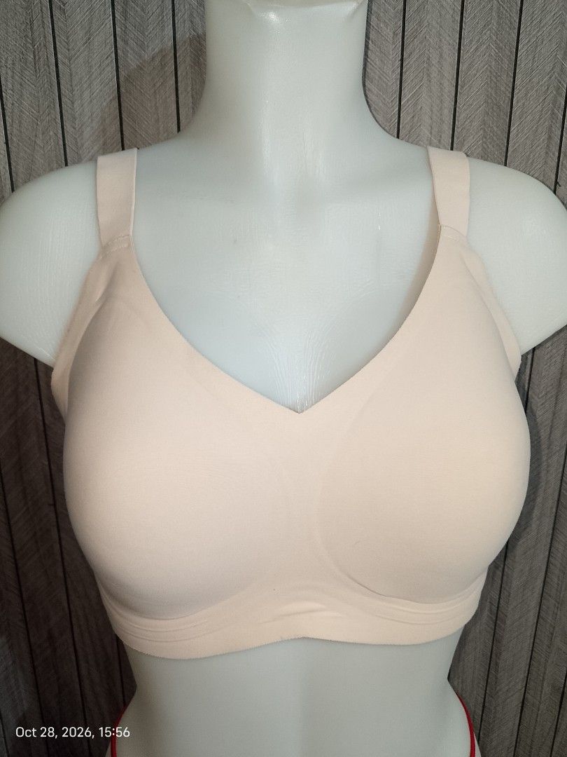 XL SEAMLESS BEIGE BRA PADDED NONWIRE (Category: Undergarments & Loungewear) located in Manila. Submitted by truecrystal-1407 (Listing ID 1470813144, Image 1). Description: .