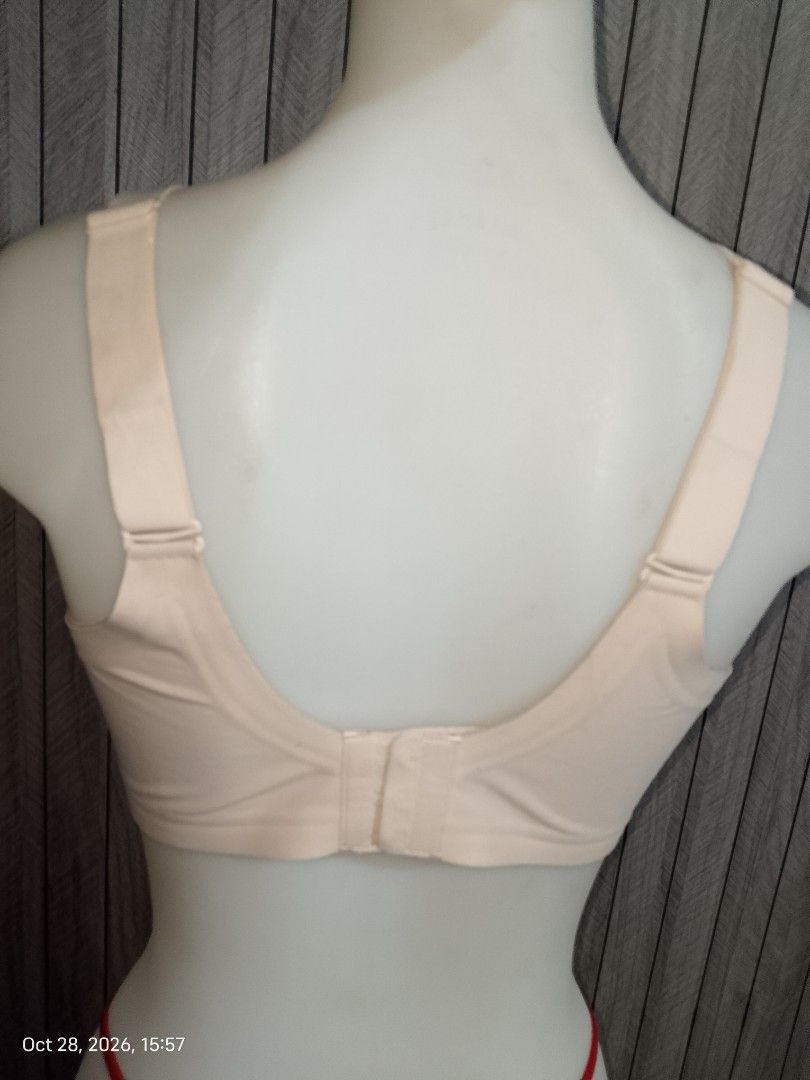 XL SEAMLESS BEIGE BRA PADDED NONWIRE (Category: Undergarments & Loungewear) located in Manila. Submitted by truecrystal-1407 (Listing ID 1470813144, Image 3). Description: .