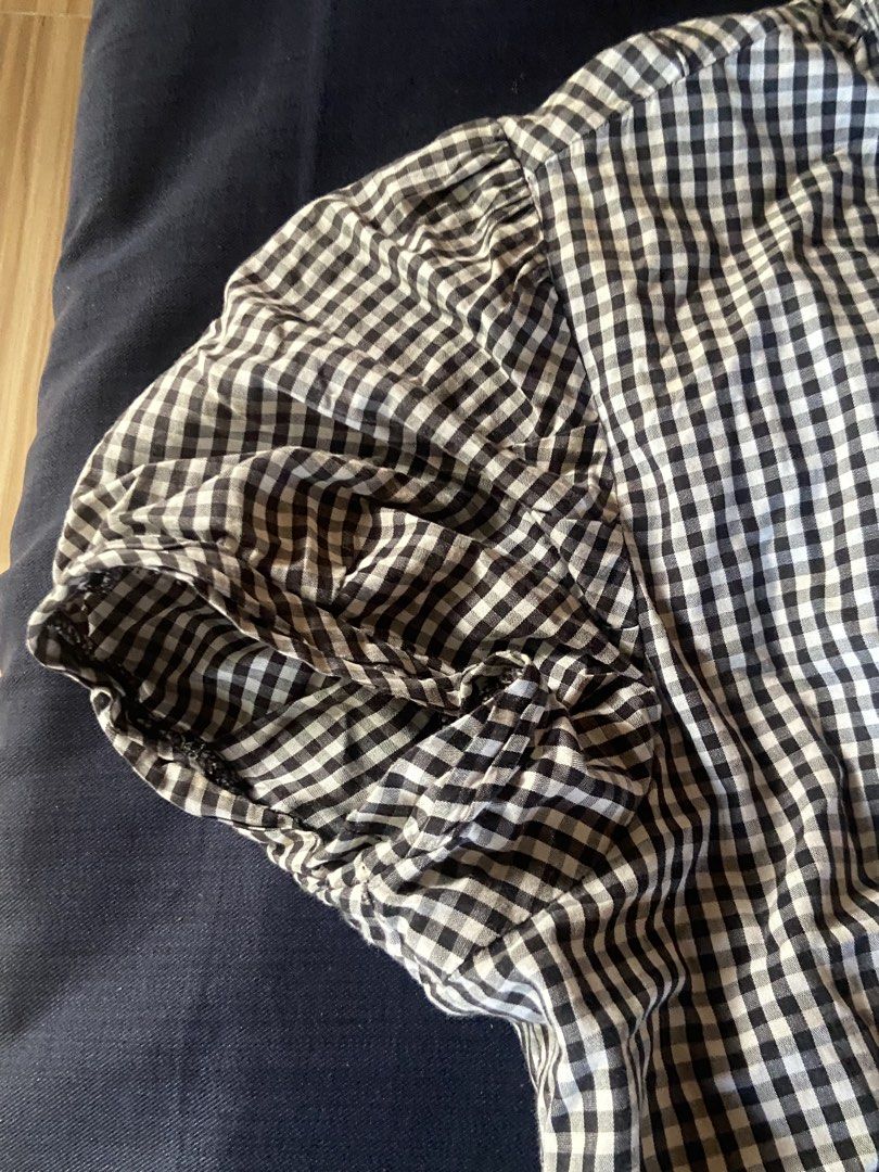Y2k Black and White Gingham Button-Down Blouse (Category: Blouses) located in Santo Niño. Submitted by y4nnieane (Listing ID 1470905089, Image 3). Description: 150 + sf dm if interested or if you have more inquiries .