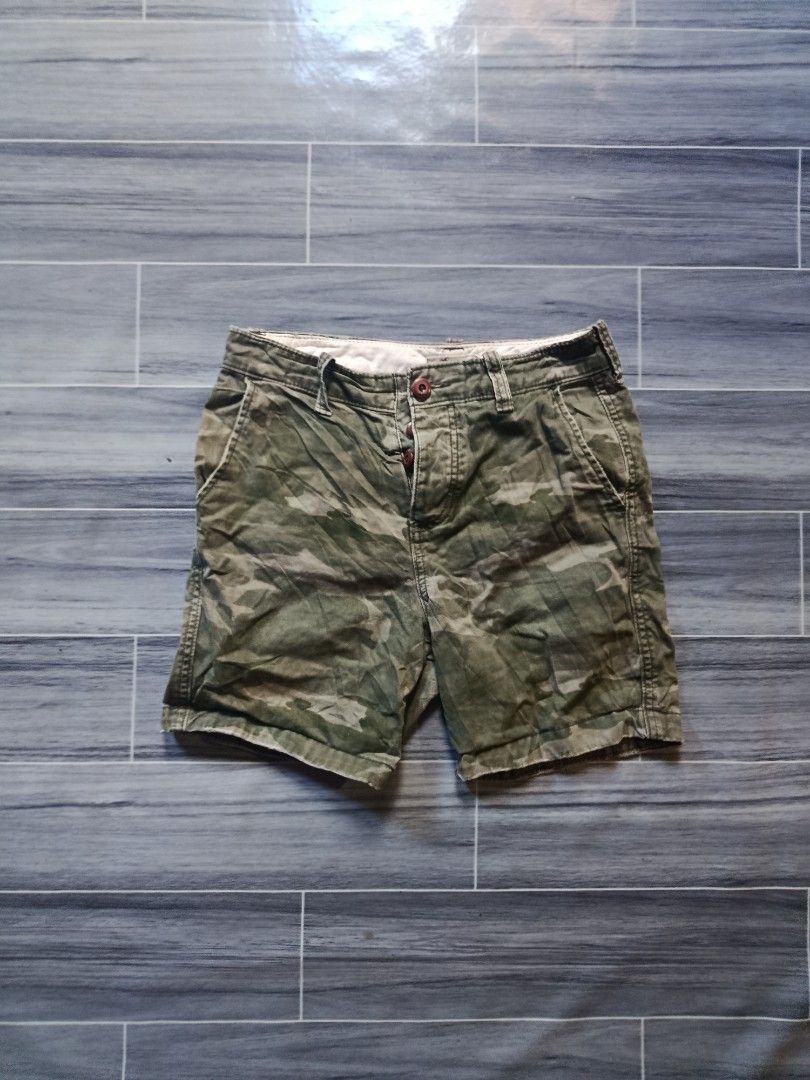 Y2k Camuo Hollister short (Category: Shorts) located in Bacolod City. Submitted by empatees (Listing ID 1470831269, Image 1). Description: .