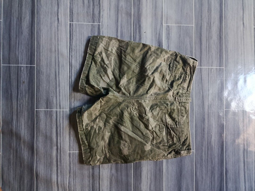 Y2k Camuo Hollister short (Category: Shorts) located in Bacolod City. Submitted by empatees (Listing ID 1470831269, Image 3). Description: .