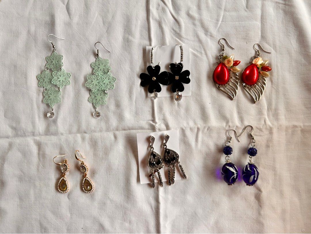 Y2k Chunky Colorful Trendy Earrings (Category: Earrings) located in Pinamalayan. Submitted by _dragonfly (Listing ID 1470777402, Image 1). Description: Prices in the 2nd photo incase you missed it.