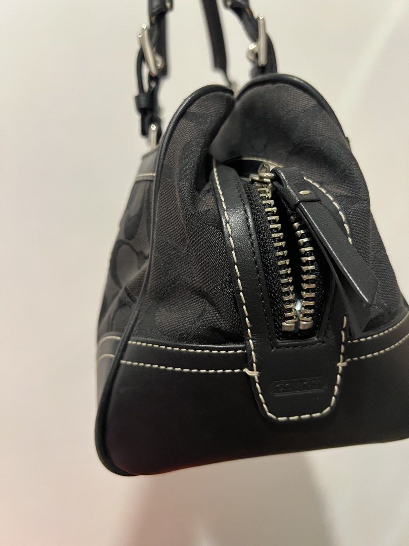 y2k coach signature top handle bag (Category: Luxury Bags & Wallets) located in Caloocan City. Submitted by tanmaryrose887 (Listing ID 1470857404, Image 2). Description: ykk like new gandaaaaa pang shala! .