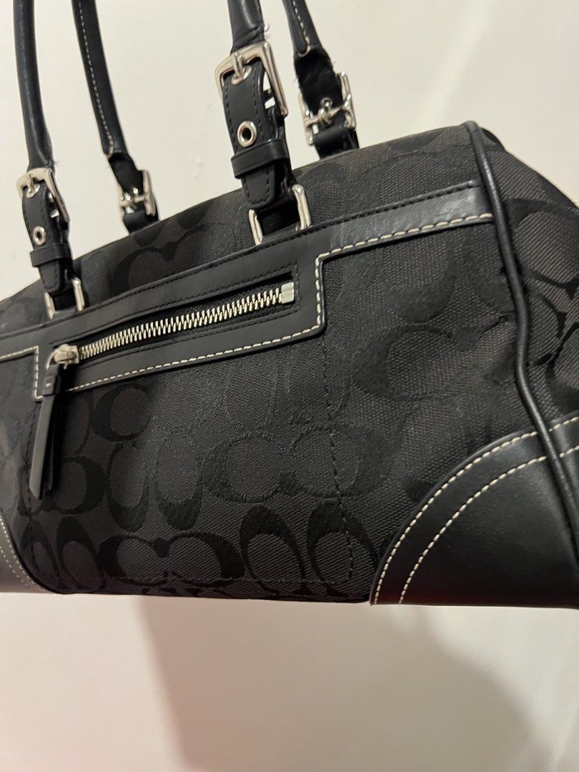 y2k coach signature top handle bag (Category: Luxury Bags & Wallets) located in Caloocan City. Submitted by tanmaryrose887 (Listing ID 1470857404, Image 3). Description: ykk like new gandaaaaa pang shala! .