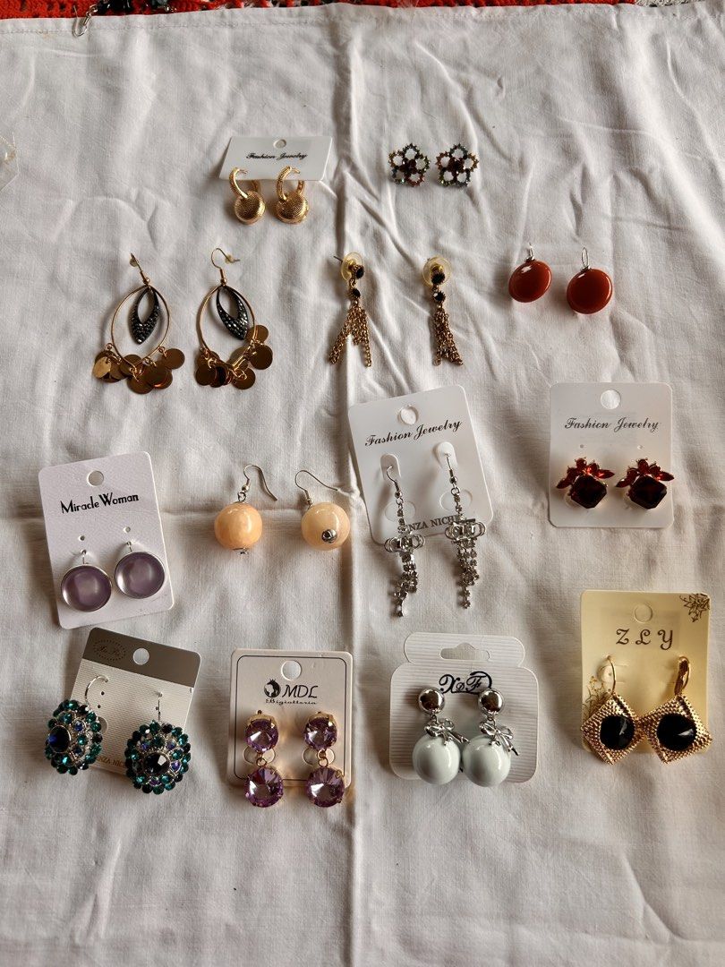 Y2k Colorful Chunky Earrings (Category: Earrings) located in Pinamalayan. Submitted by _dragonfly (Listing ID 1470778122, Image 1). Description: Prices in the second photo incase you missed it. Items without prices are 30 pesos.