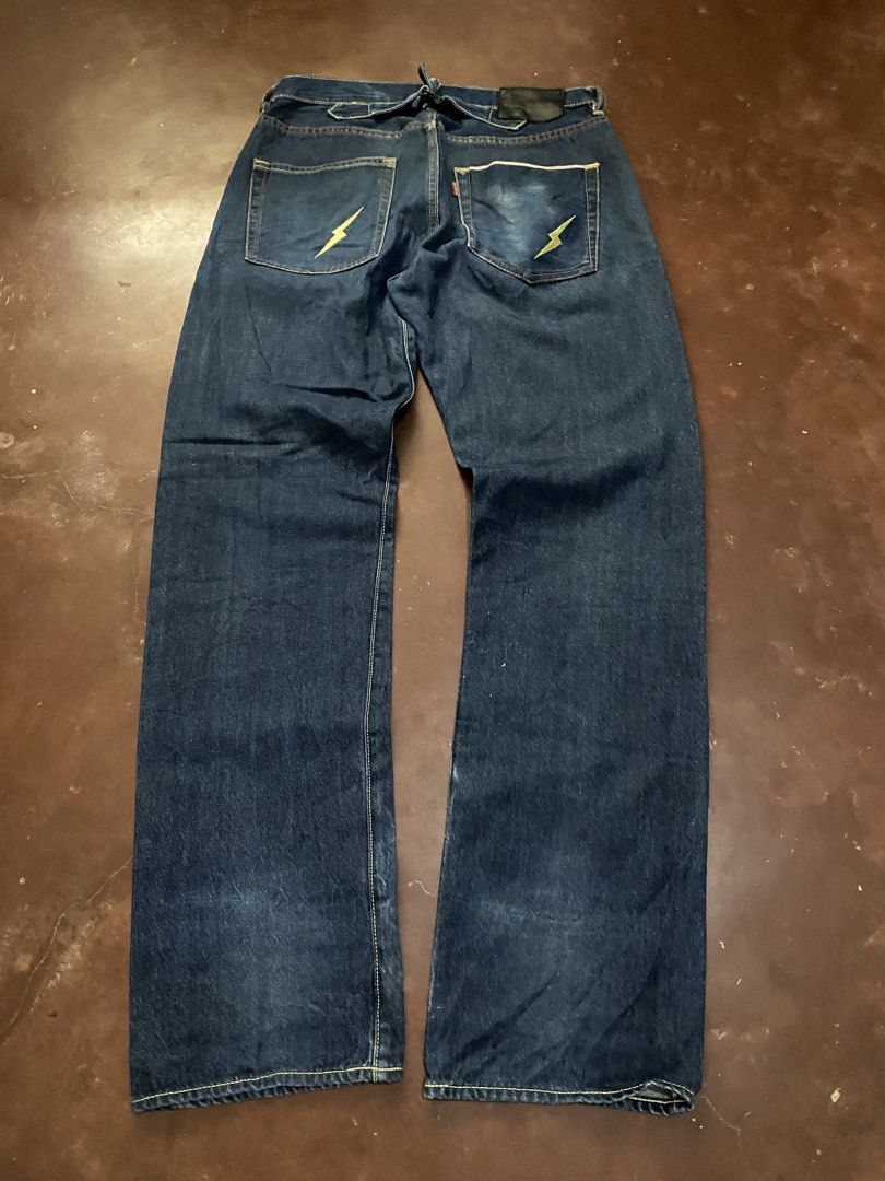 Y2k Evers Buckle Tapered Baggy (Category: Jeans) located in Malita. Submitted by ronnyboi (Listing ID 1470775782, Image 1). Description: W:32 L:42 T:12 H:8 Mine:500.