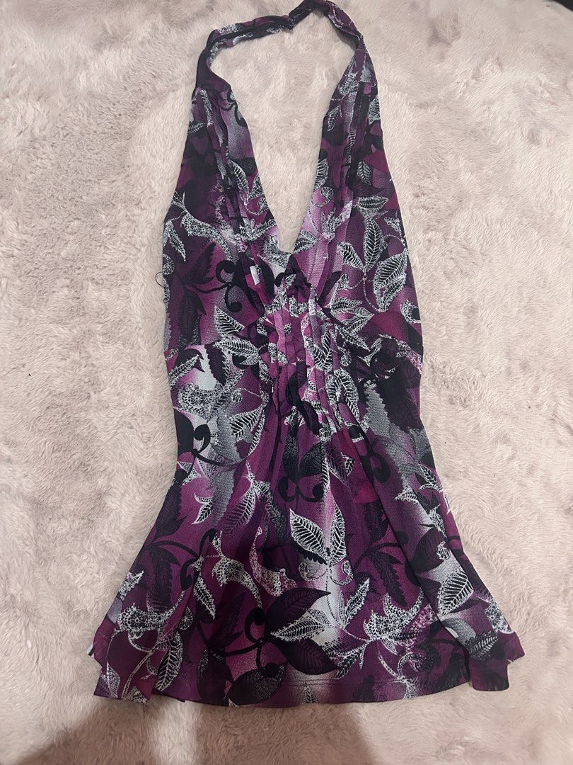 y2k floral halter top (Category: Sleeveless) located in Manila. Submitted by divalicious_ (Listing ID 1470810273, Image 1). Description: 💌 very hard to let go of, will keep if not sold ! 🥹 🧺 never used – just needs a bit of love (steaming) 🪡 no defects! 🧷 size: small to large (really stretchable) ✨ y2k dark purple and black floral halter top 📬 mop: gcash 📦 mod: lalamove (buyer shoulders shipping fee) seller will not liable for any shipping