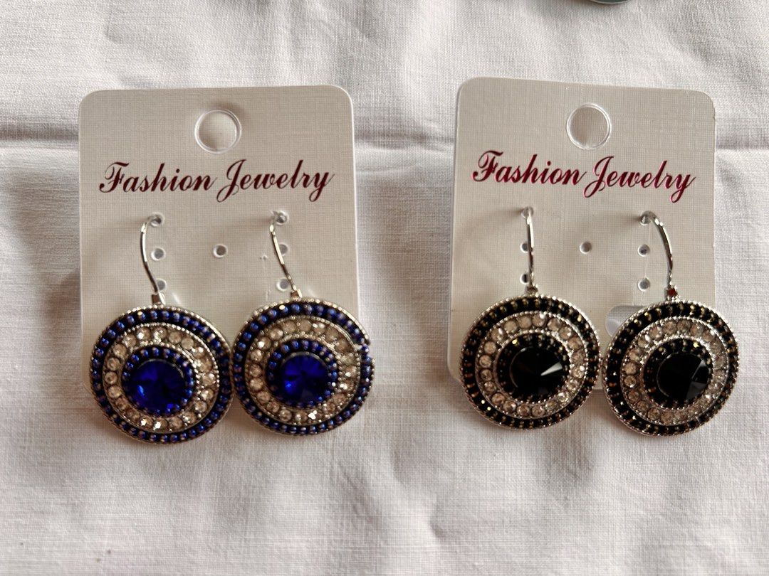 Y2k gemstone circle earrings (Category: Earrings) located in Pinamalayan. Submitted by _dragonfly (Listing ID 1470768520, Image 3). Description: 35 each ^^.