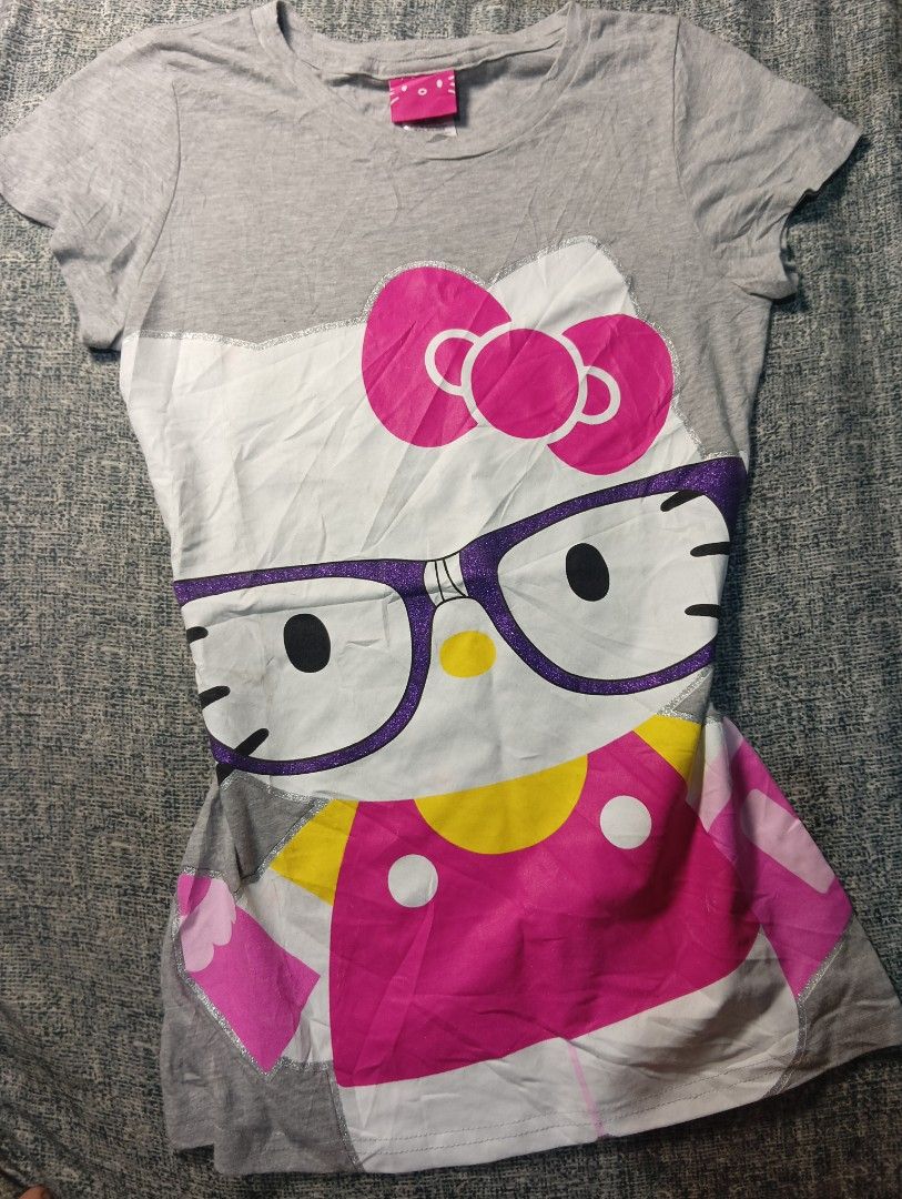 Y2k Hello kitty top (Category: Blouses) located in Binangonan. Submitted by uhwhynot (Listing ID 1470896094, Image 1). Description: .