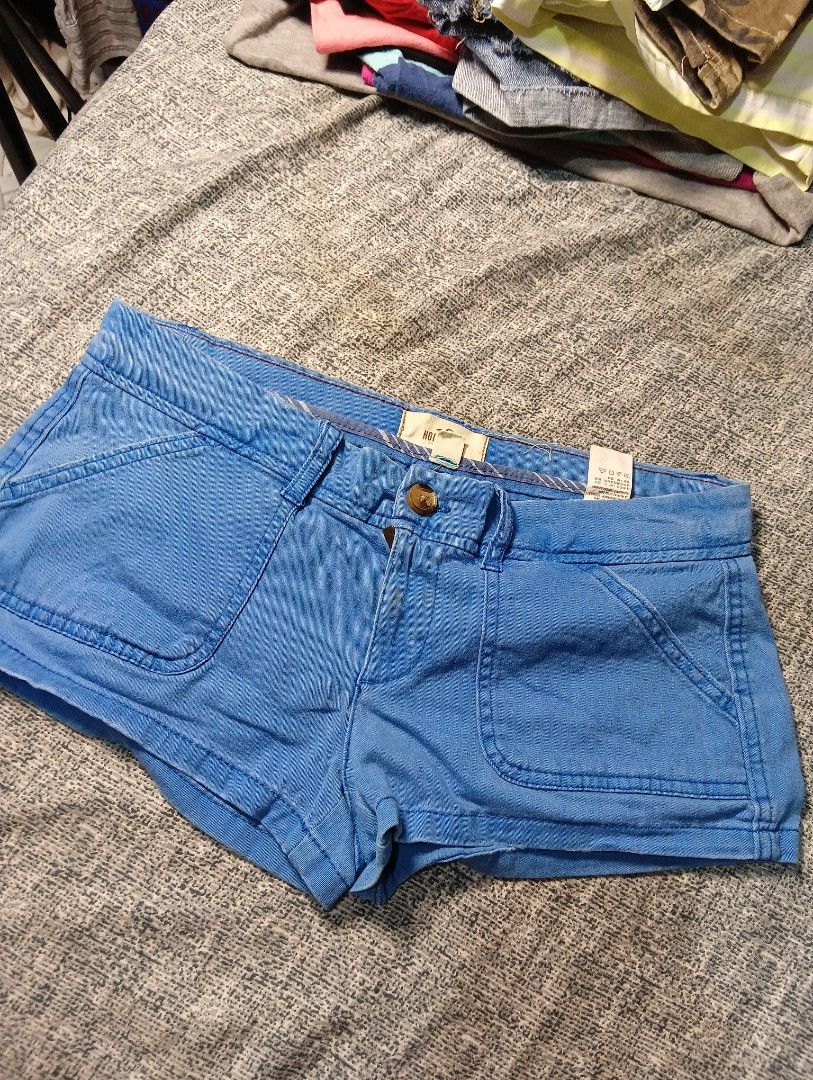 Y2k Hollister blue low rise short (Category: Shorts) located in Binangonan. Submitted by uhwhynot (Listing ID 1470843549, Image 2). Description: .