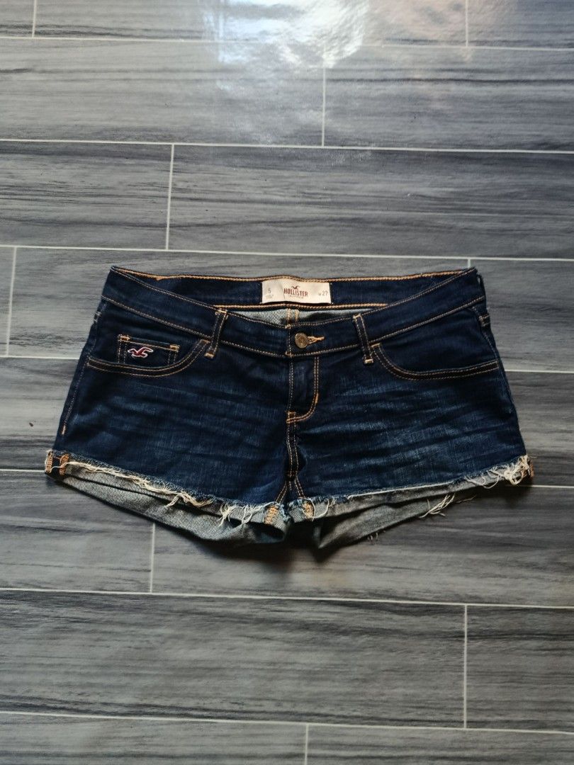 Y2K Hollister short (Category: Shorts) located in Bacolod City. Submitted by empatees (Listing ID 1470830768, Image 1). Description: .