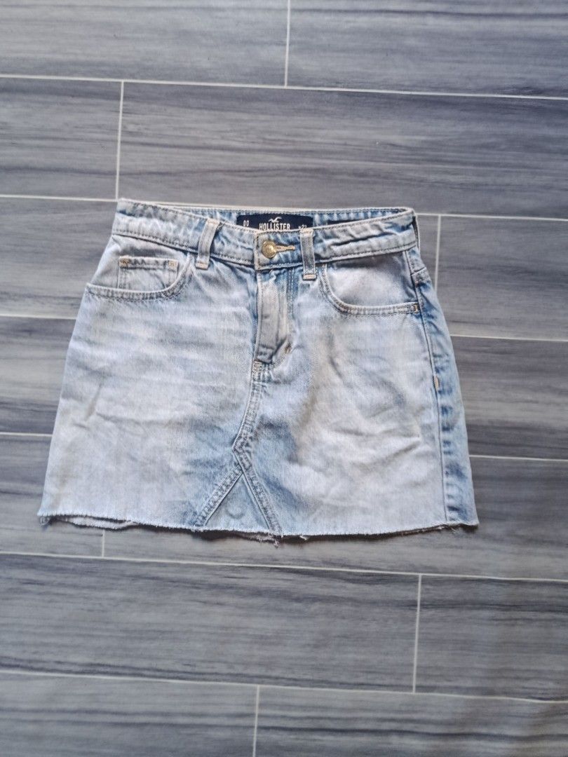 Y2K Hollister skirt (Category: Skirts) located in Bacolod City. Submitted by empatees (Listing ID 1470830966, Image 1). Description: .