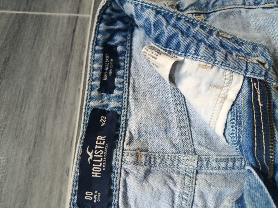 Y2K Hollister skirt (Category: Skirts) located in Bacolod City. Submitted by empatees (Listing ID 1470830966, Image 2). Description: .
