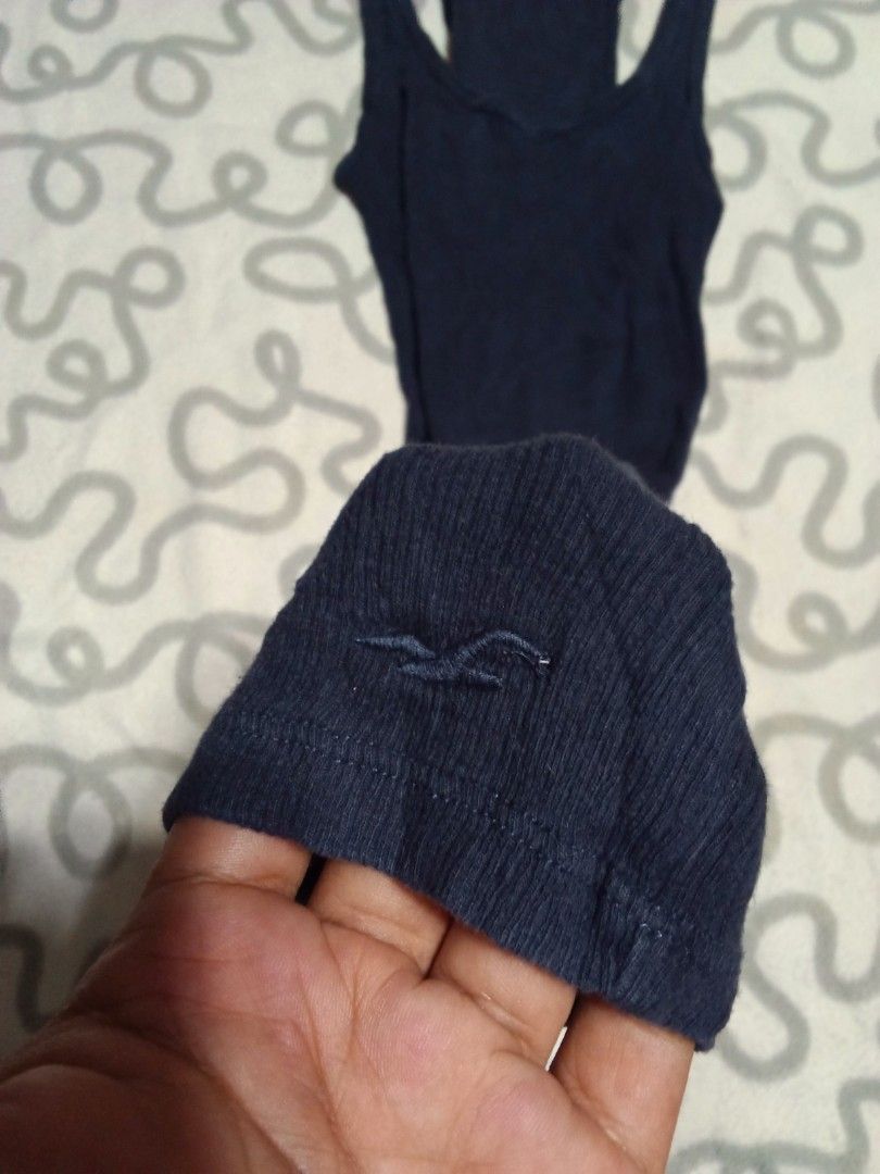 Y2K HOLLISTER TANK TOP (Category: Sleeveless) located in Manila. Submitted by y2k_mania (Listing ID 1470759596, Image 2). Description: .