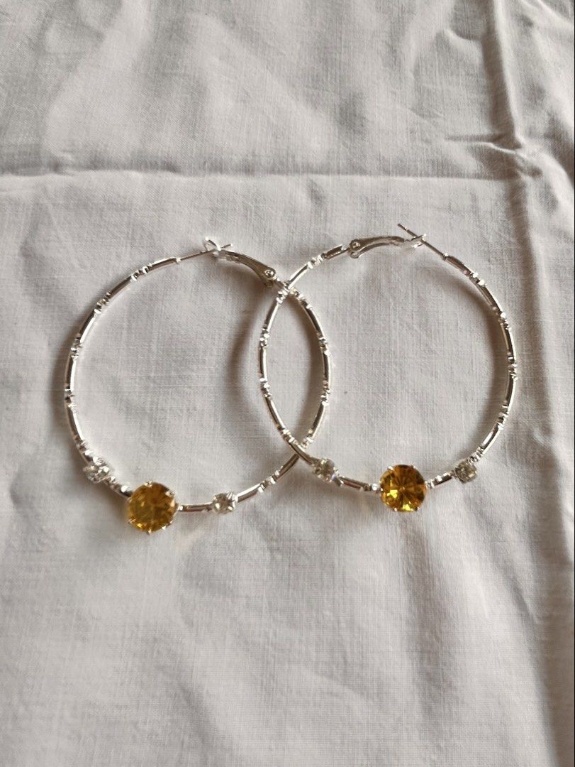 Y2k hoop earrings (Category: Earrings) located in Pinamalayan. Submitted by _dragonfly (Listing ID 1470767885, Image 2). Description: 110 each, 200 take both.
