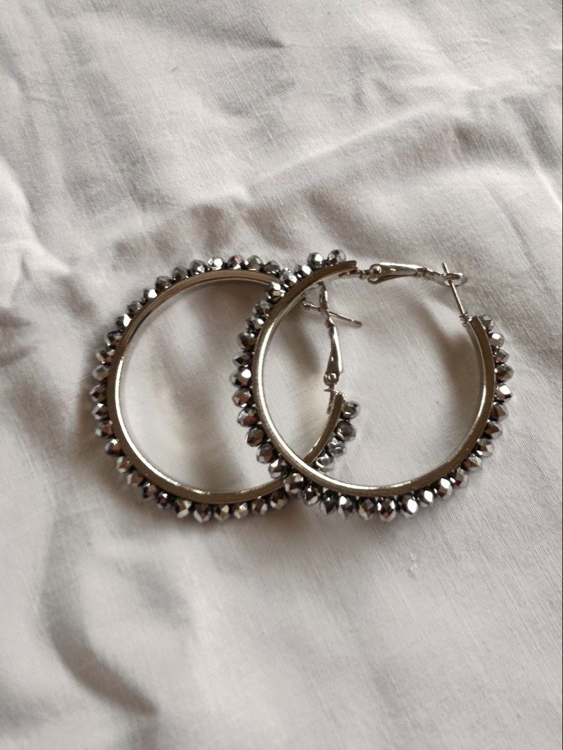 Y2k hoop earrings (Category: Earrings) located in Pinamalayan. Submitted by _dragonfly (Listing ID 1470767885, Image 3). Description: 110 each, 200 take both.