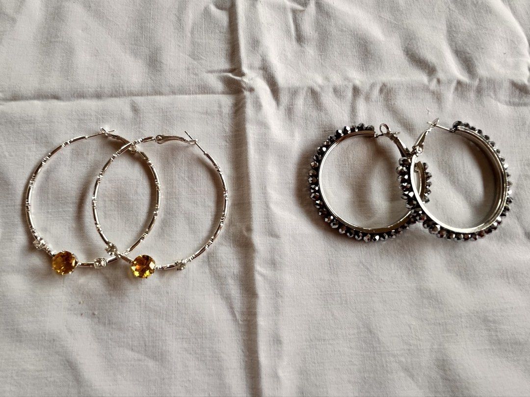 Y2k hoop earrings (Category: Earrings) located in Pinamalayan. Submitted by _dragonfly (Listing ID 1470767885, Image 1). Description: 110 each, 200 take both.