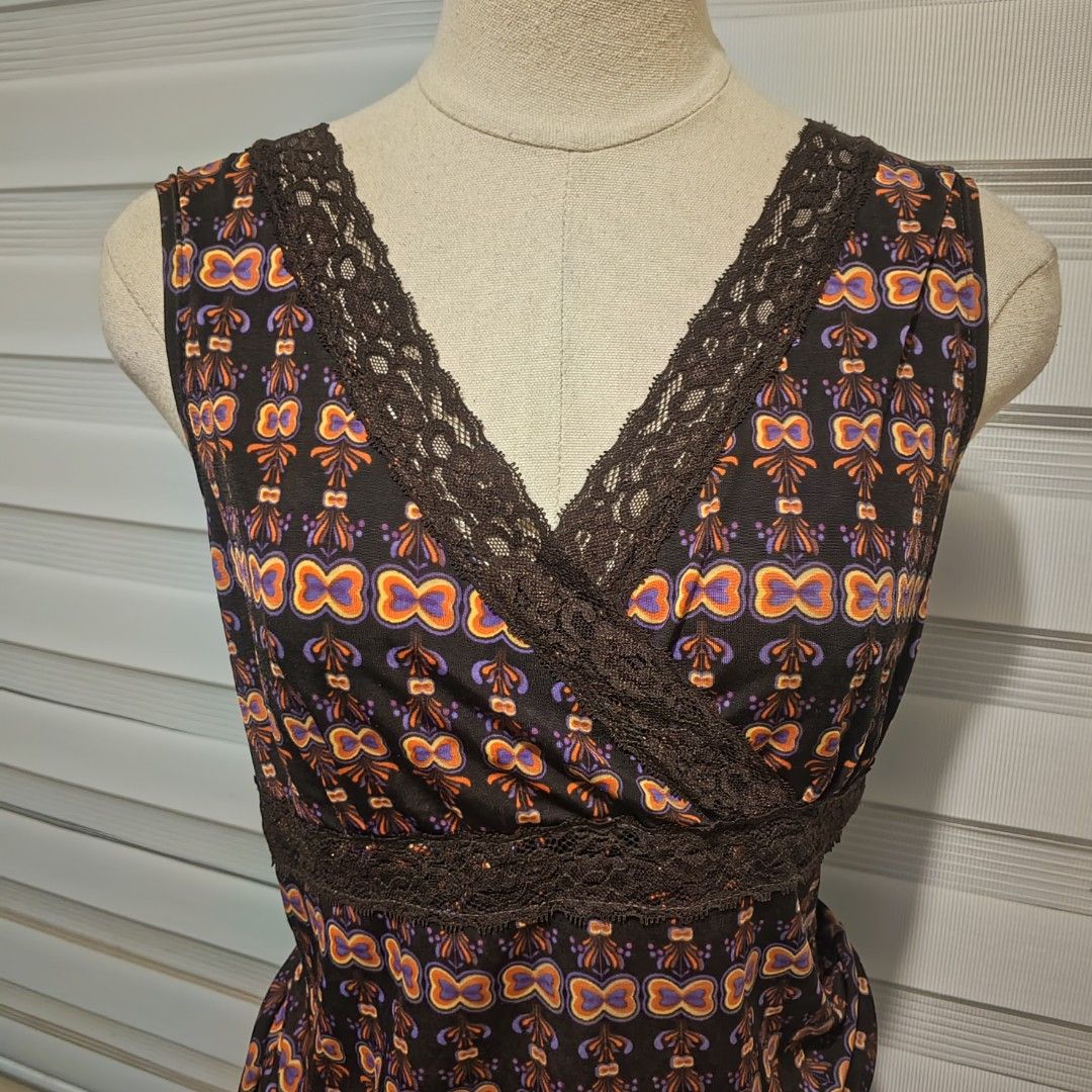 Y2k lacey boho pattered top (Category: Sleeveless) located in Tarlac. Submitted by yohfinds (Listing ID 1470804388, Image 3). Description: .