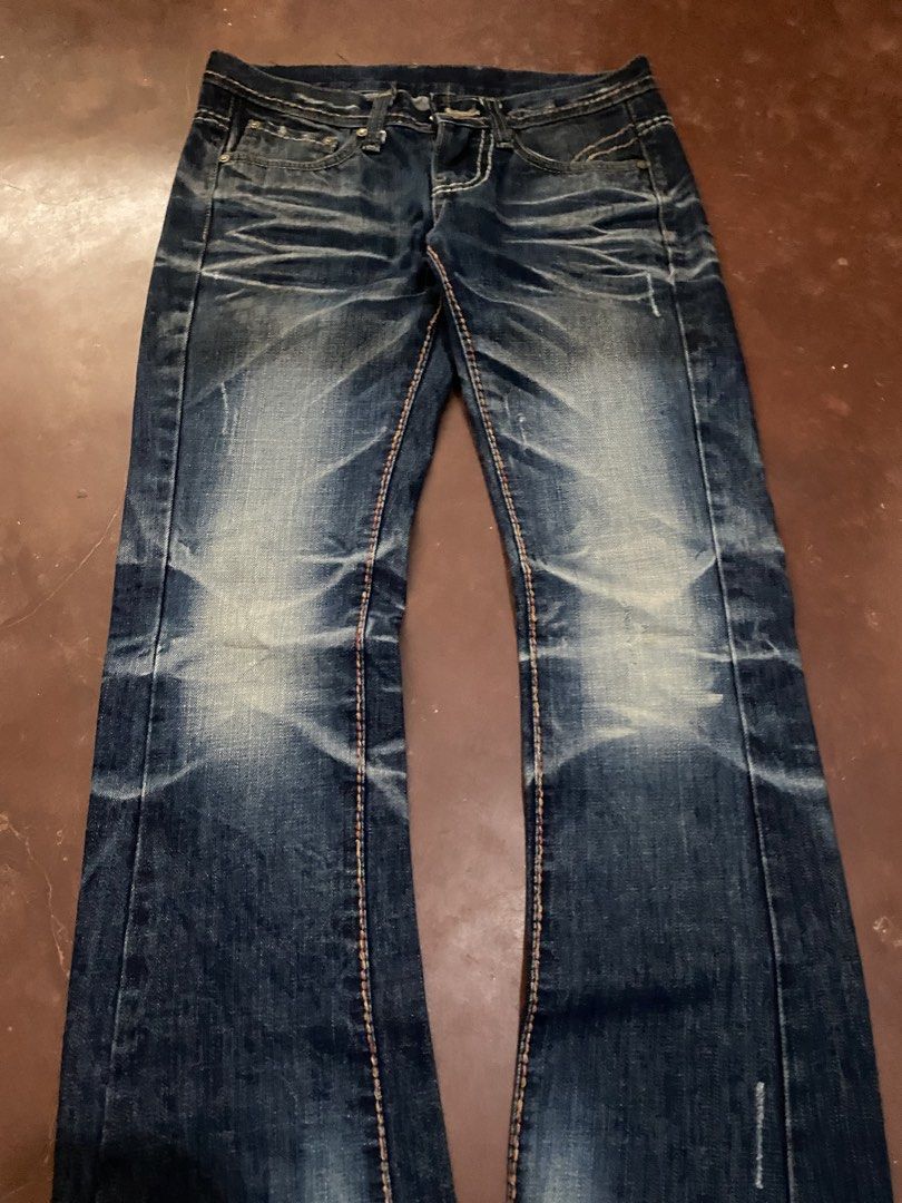 Y2k Mani Mid~Rise Bootcut (Category: Jeans) located in Malita. Submitted by ronnyboi (Listing ID 1470775180, Image 2). Description: W:31 L:37 T:10 H:8 Missing front button lock Mine:300.