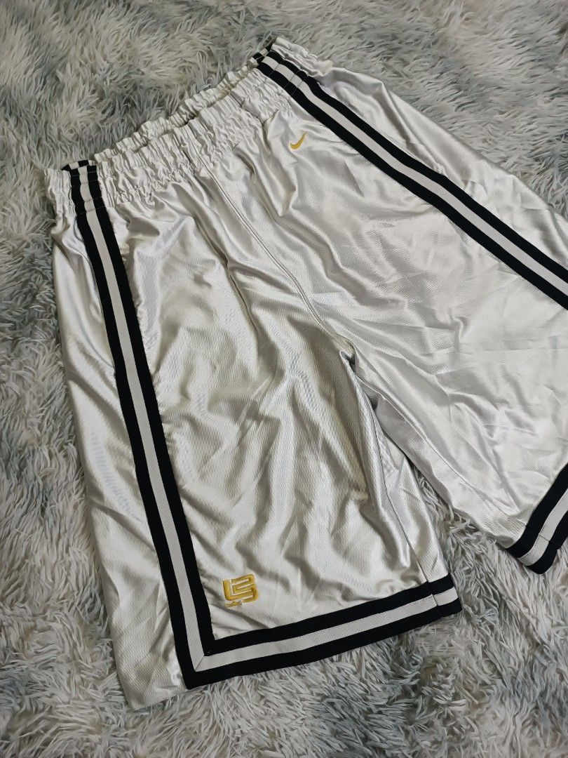 Y2k Nike Lebron James Ballers Short (Category: Shorts) located in Mandaluyong City. Submitted by retro.199x (Listing ID 1470829922, Image 2). Description: SIZE LARGE ON TAG Waist: 30-40 Length: 24 Thigh: 15 Leg Opening: 14 PRISTINE CONDITION.