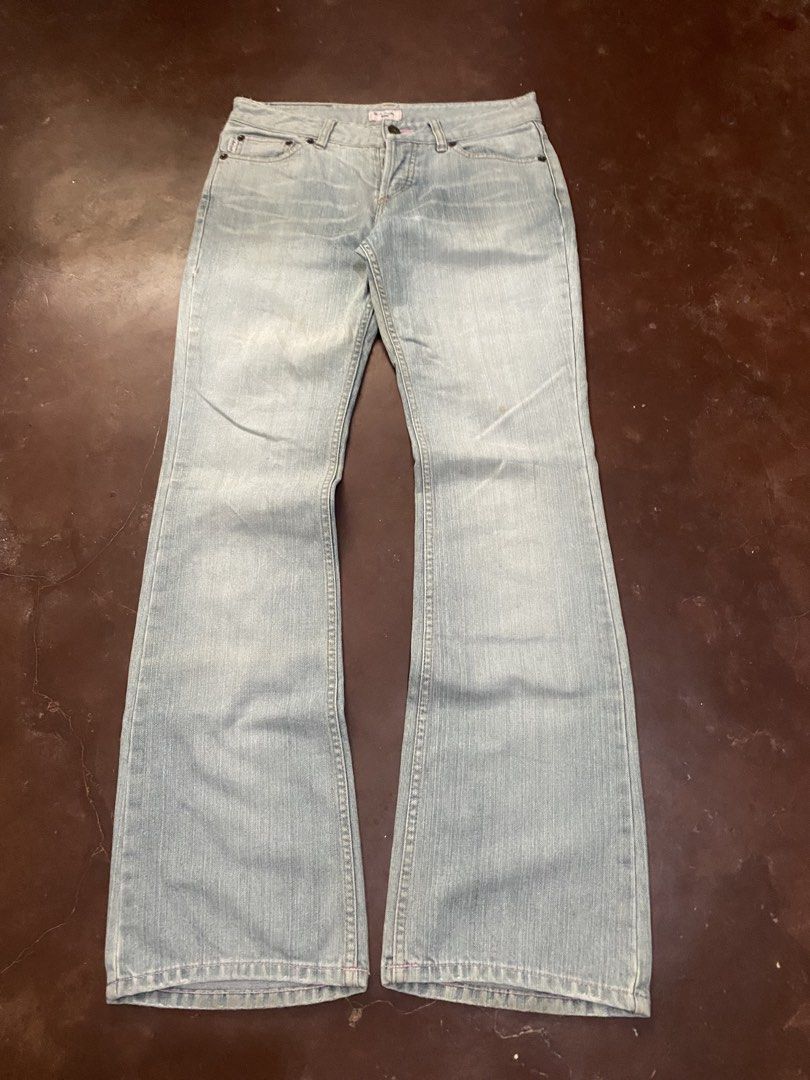 Y2k Paul Smith Pink Mid~Rise Bootcut (Category: Jeans) located in Malita. Submitted by ronnyboi (Listing ID 1470775604, Image 1). Description: W:31 L:40 T:10 H:8.5 Sign of usages,stains Mine:350.