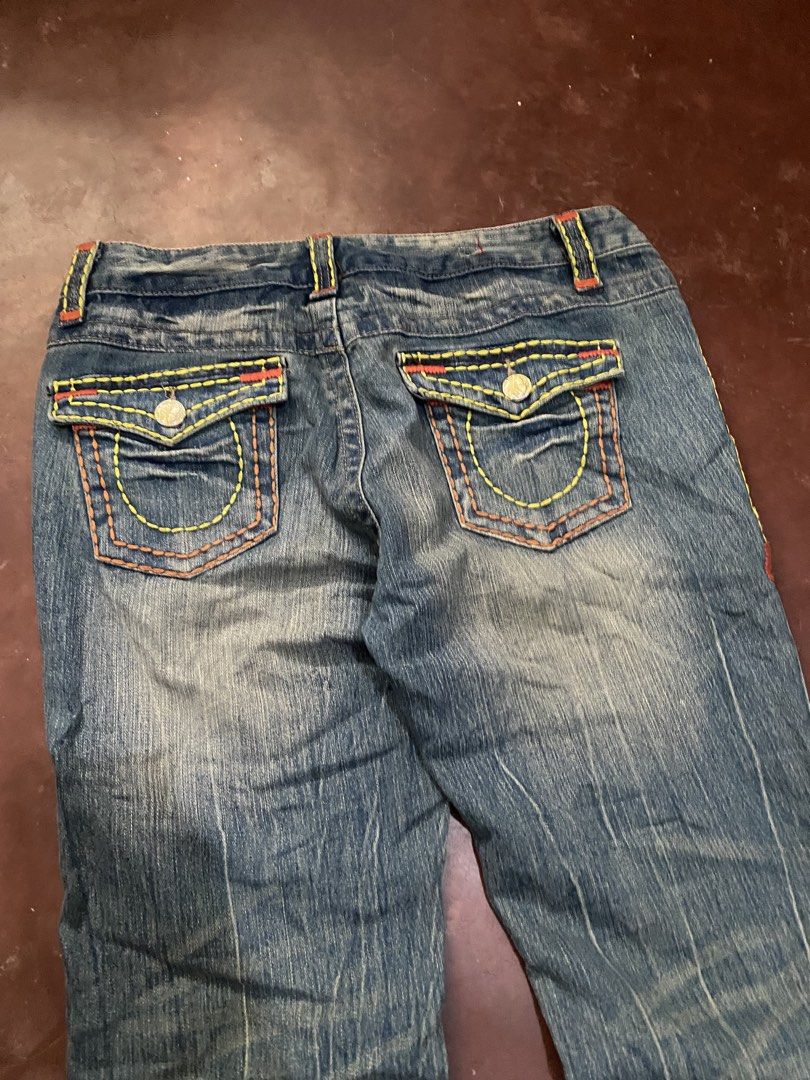 Y2k Timbelt Light~Wash Bootcut (Category: Jeans) located in Malita. Submitted by ronnyboi (Listing ID 1470775992, Image 2). Description: W:33 L:40 T:11 H:9 altered waist,sign of usages Mine:400.