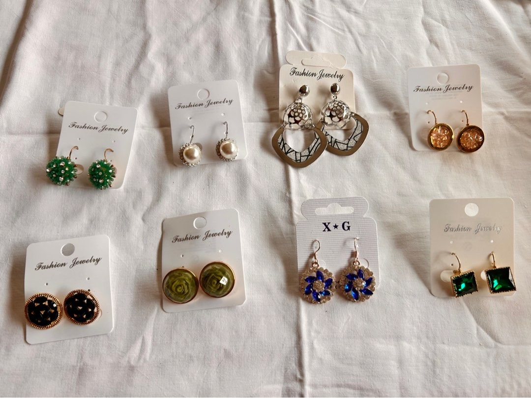 Y2k Trendy Chunky Silver Pearl Earrings (Category: Earrings) located in Pinamalayan. Submitted by _dragonfly (Listing ID 1470777840, Image 1). Description: Prices in the second photo incased you missed it. Items with no prices are 30 pesos.