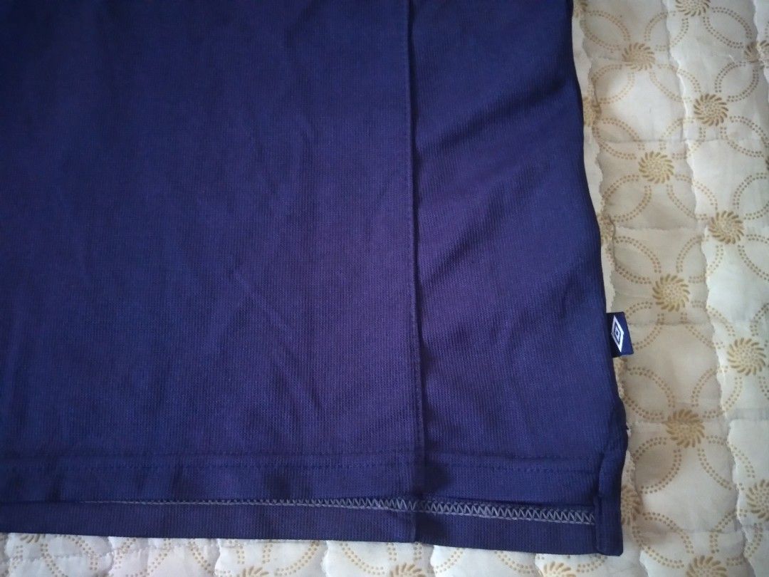 Y2K Umbro Jersey Med-large (Category: Tshirts & Polo Shirts ) located in Zamboanga. Submitted by zhumhazhav (Listing ID 1470768979, Image 3). Description: Tag size large Width 20.5 Length 26.5 Navy blue, red color In good condition Issue see last pic di malala Check all photos for details 450+shipping fee.