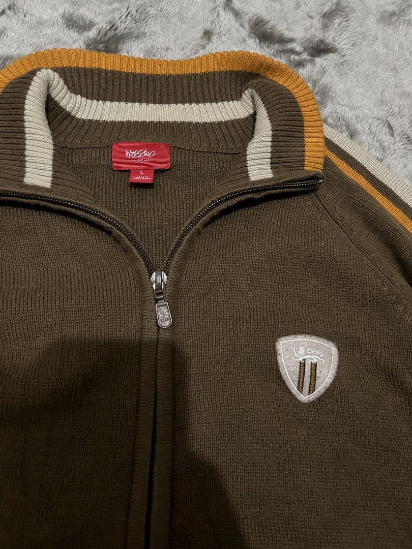 y2k vintage mossimo track jacket (Category: Coats, Jackets and Outerwear) located in Pasay City. Submitted by metro_thrift (Listing ID 1470751477, Image 2). Description: no issue 21x28 .