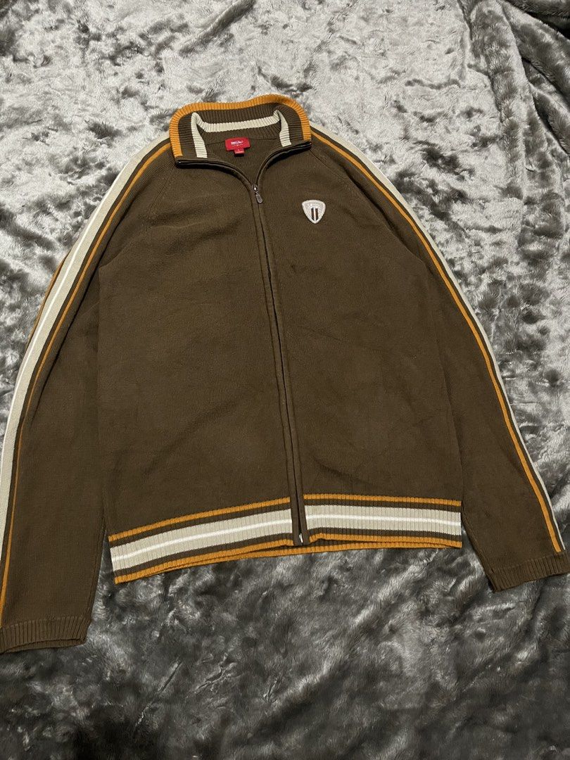y2k vintage mossimo track jacket (Category: Coats, Jackets and Outerwear) located in Pasay City. Submitted by metro_thrift (Listing ID 1470751477, Image 1). Description: no issue 21x28 .