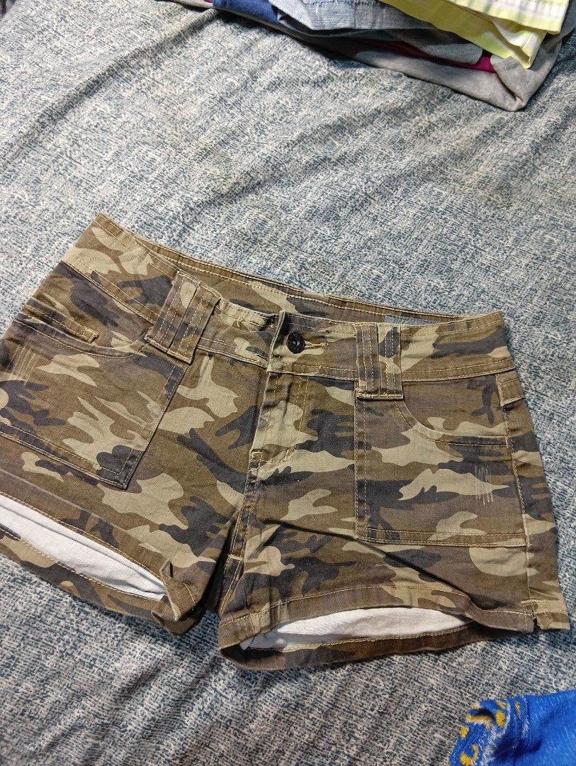Y2k Women's camo short (Category: Shorts) located in Binangonan. Submitted by uhwhynot (Listing ID 1470859420, Image 1). Description: .