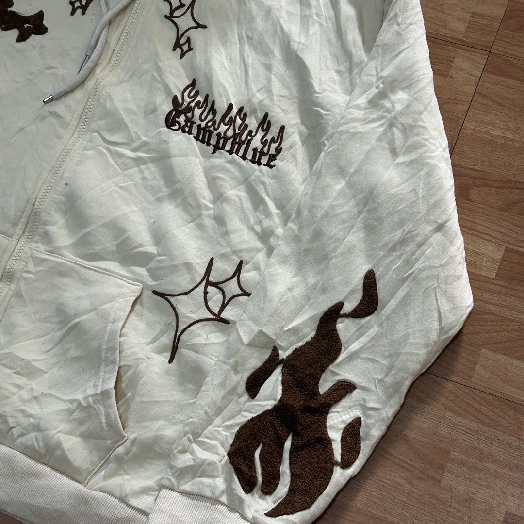 Y2K Zip Up Hoodie (Category: Hoodies) located in Manila. Submitted by offthebins (Listing ID 1470872312, Image 3). Description: 24x26 Minimal lints.