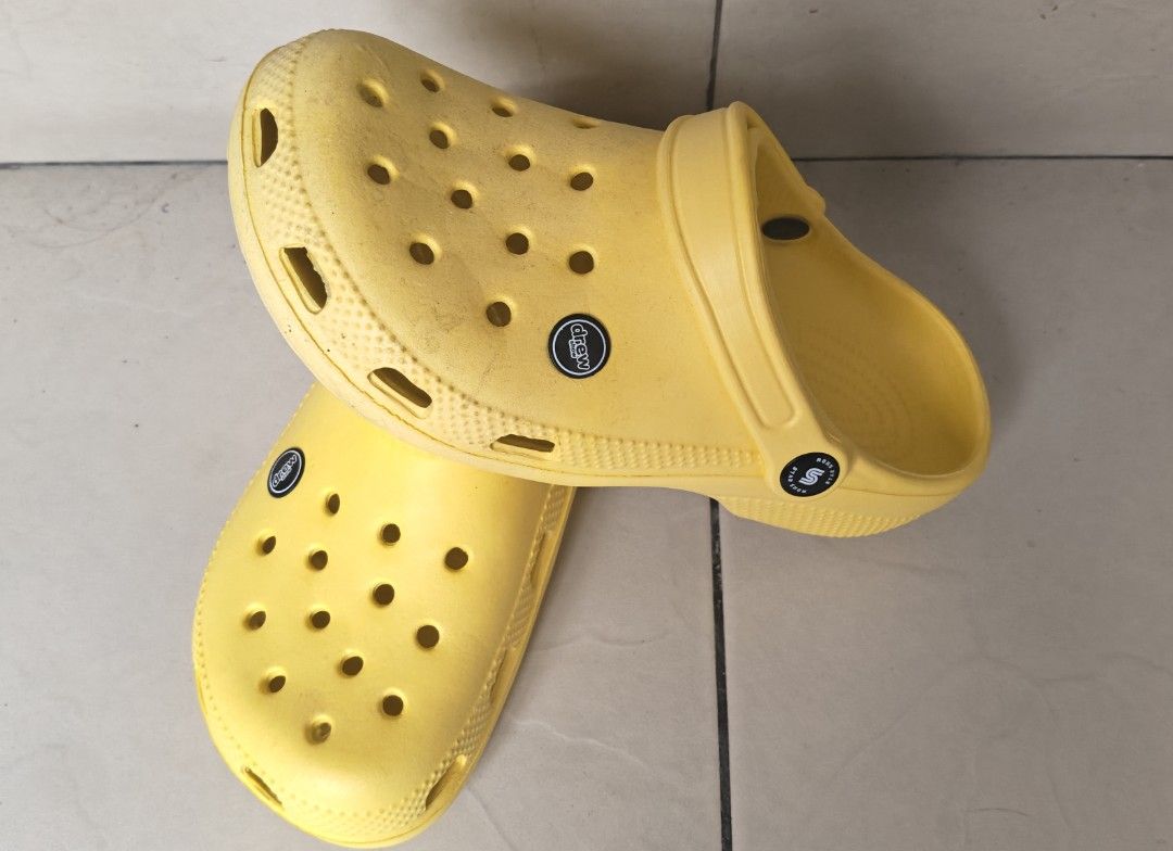 Yellow Slides (Size 37) (Category: Slippers and slides) located in Quezon City. Submitted by smilebabymitch (Listing ID 1470930142, Image 2). Description: .